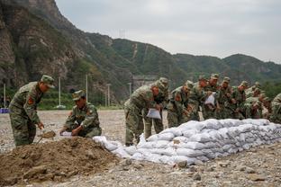 老塔克也留下了！队记：快船截止日前无动作 想补强得去买断市场